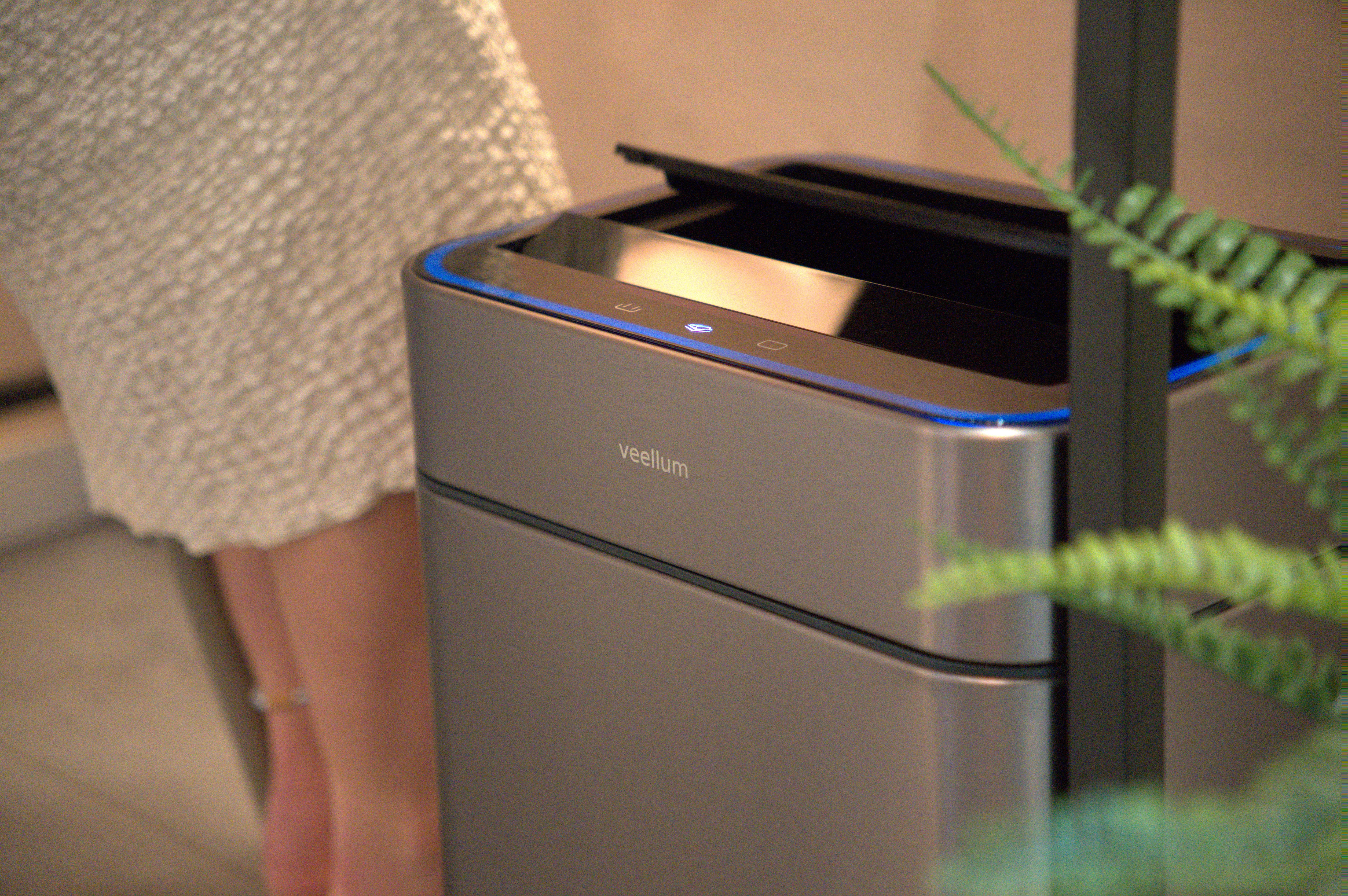 Elegáns Veellum szemetes prémium enteriőrben, automata fedéllel